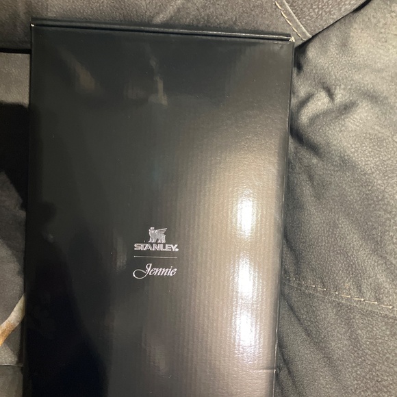 Stanley Limited Edition “Jennie” Midnight  Ruby 30oz Tumbler W/Original Box - Picture 5 of 15